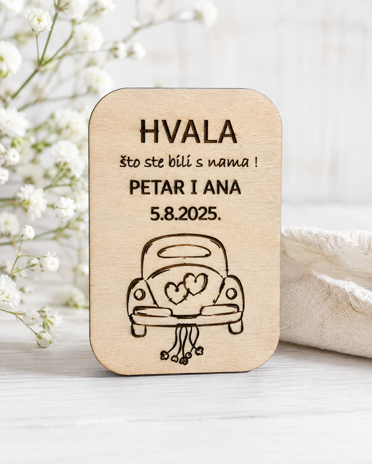 Personalizirana drvena zahvalnica za vjenčanje s automobilom mladenaca